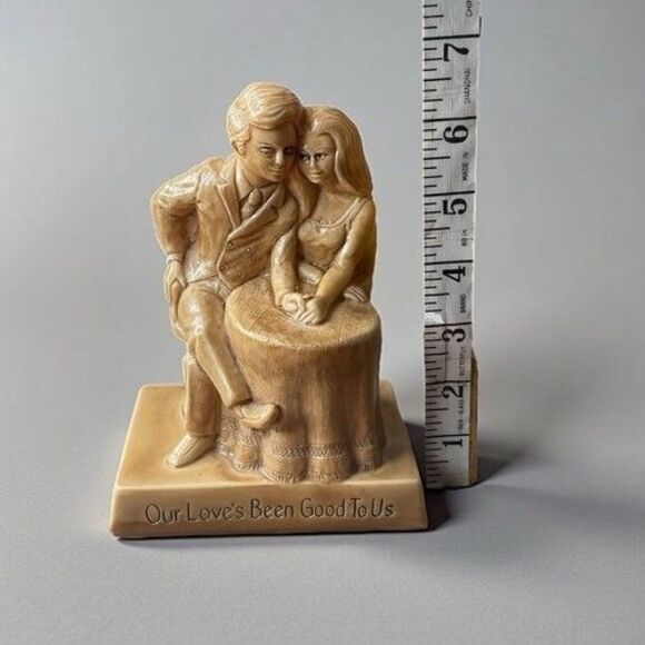 VTG 71s R&W Berries Resin Couples Figurine Our Love’s Been Good To Us 6.5"X4.5" - Picture 6 of 12